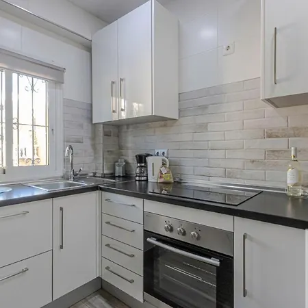 2 Bdr With Excellent Location
