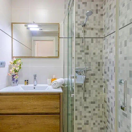 2 Bdr With Excellent Location *