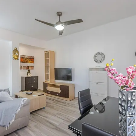2 Bdr With Excellent Location *