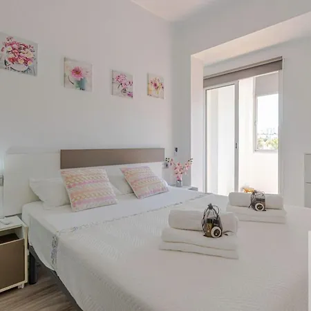 2 Bdr With Excellent Location